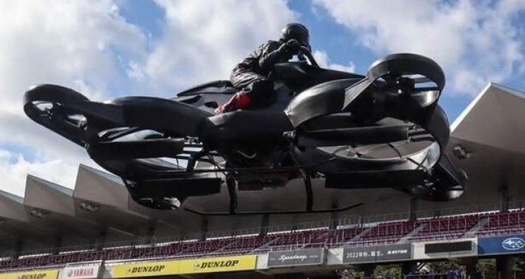 Японцы запустили летающий мотоцикл