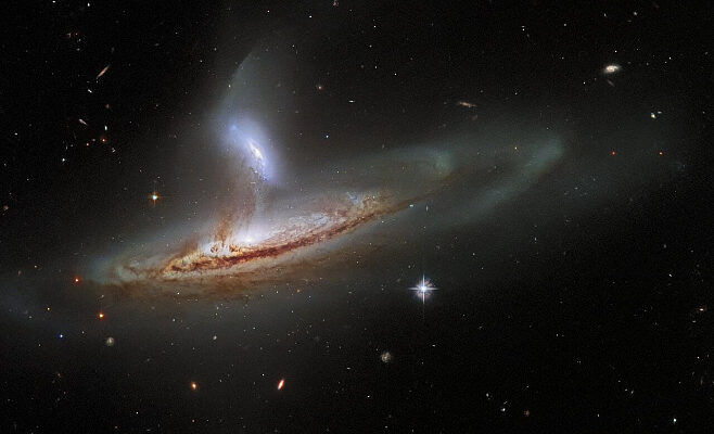 Новое великолепное изображение Хаббла показывает взаимодействие между двумя галактиками