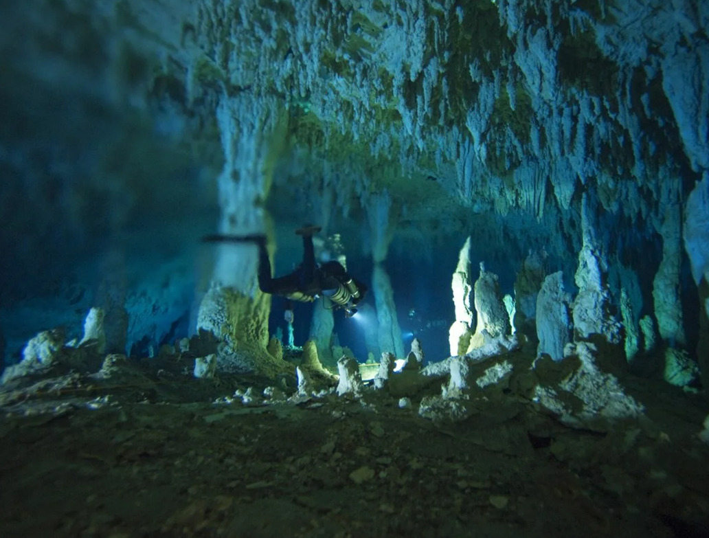 Пещера Блю Хол, Багамы